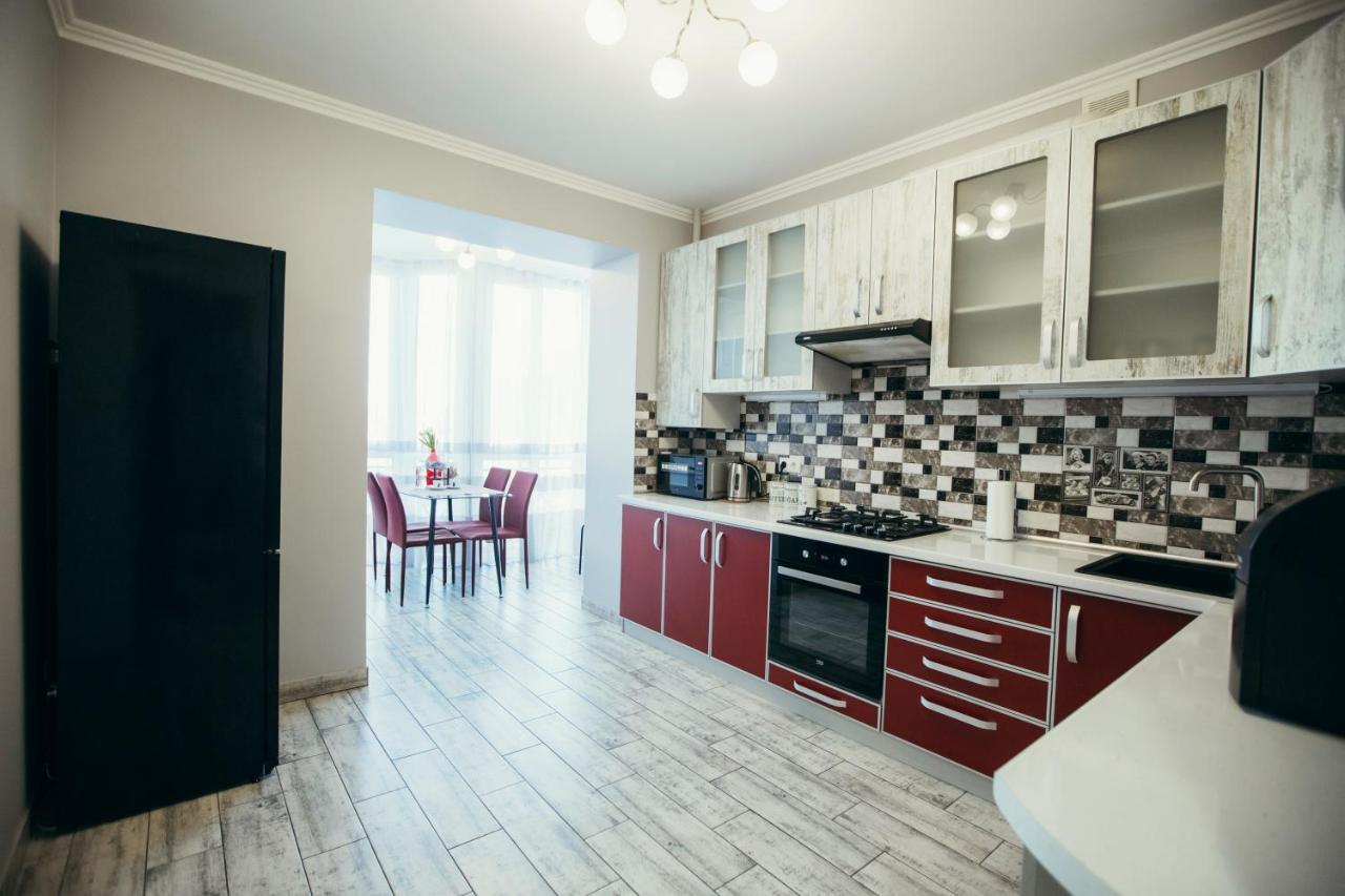 Atlant Apartments Чернивци Екстериор снимка