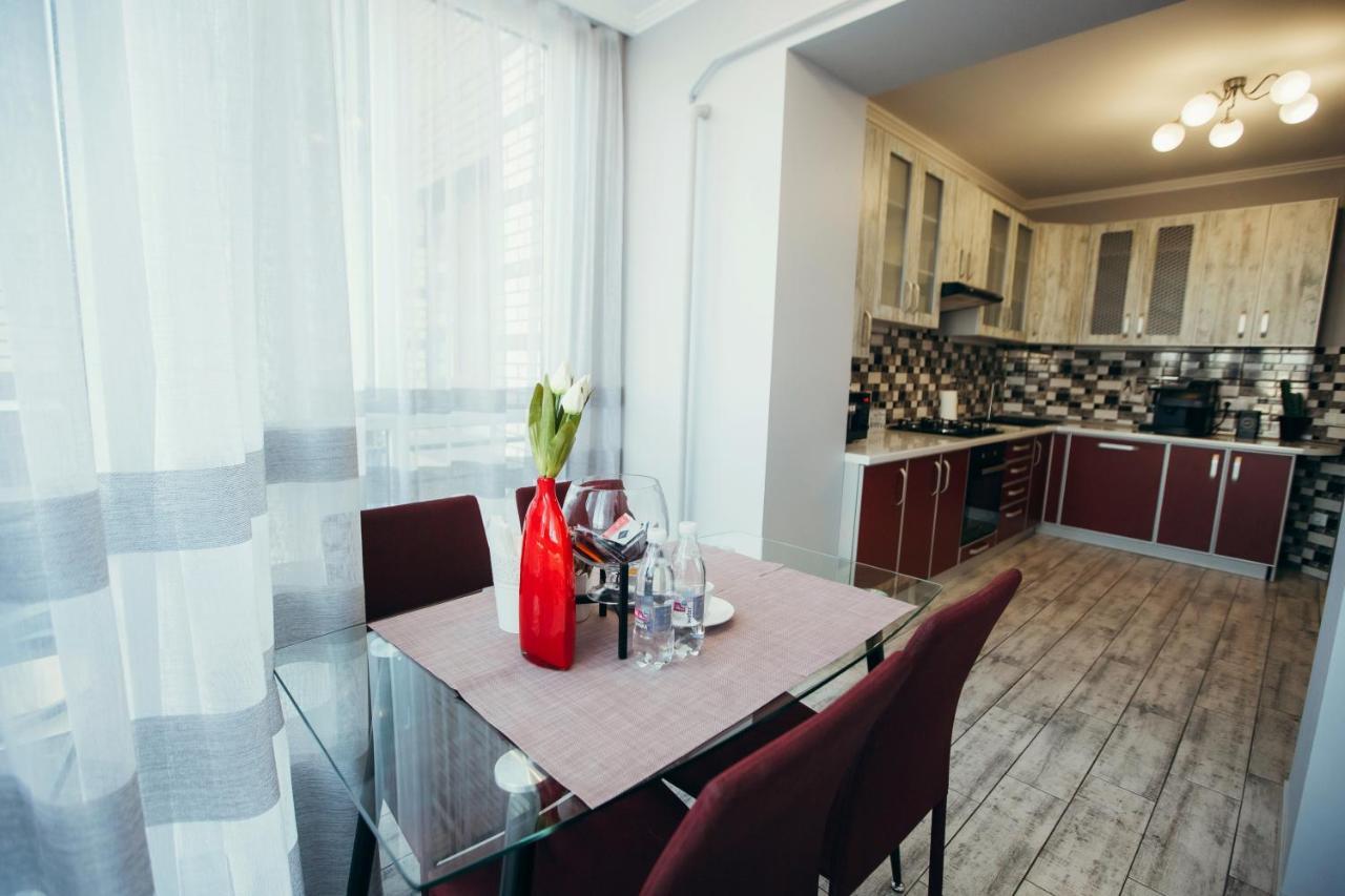 Atlant Apartments Чернивци Екстериор снимка